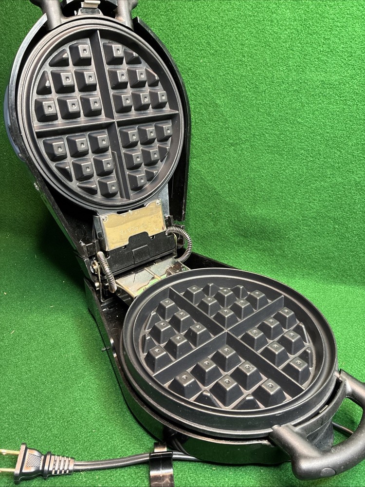 Capresso Waffle DUO Model #801 Waffle Maker w/ removable Non Stick Griddles