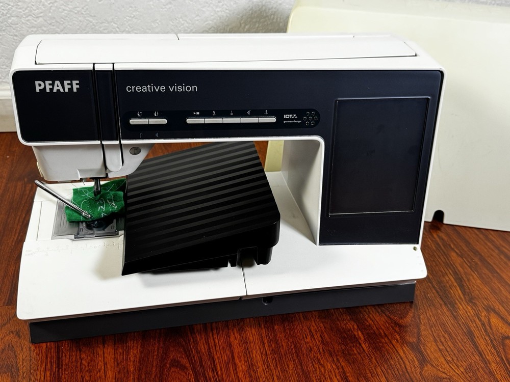Pfaff Creative Vision 5.0 Sewing machine with embroidery arm and hoops