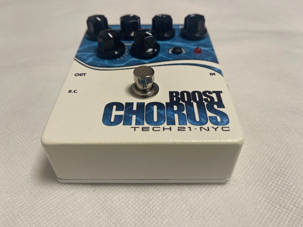 Excellent! TECH21 NYC Boost Chorus Bass Effects Pedal
