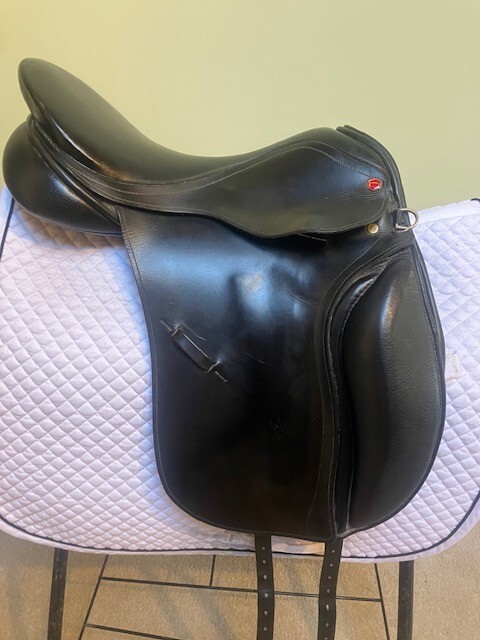 Albion Dressage Saddle 17.5 N-M Tree