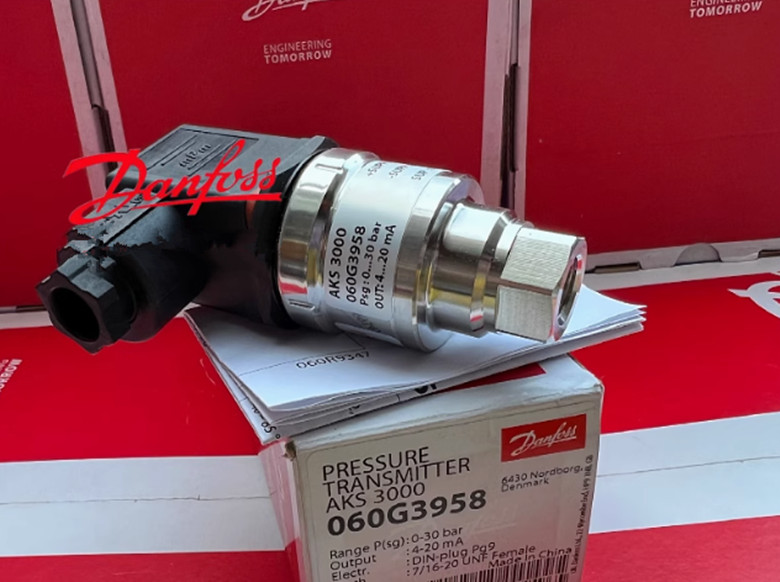 1pcs Danfoss AKS3000 0-30bar 060G3958 sensor