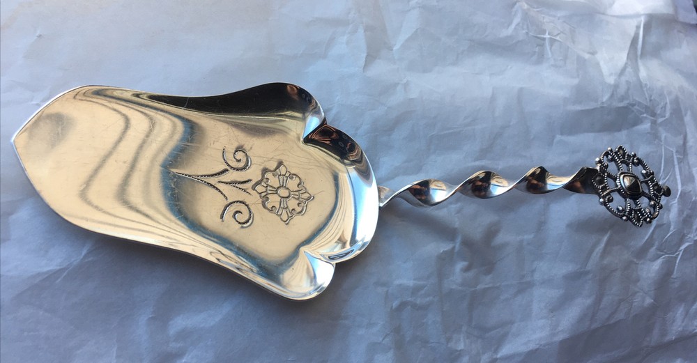 Thomsen & Knudsen King's Cross Silverplate Pie Server With Twist Handle