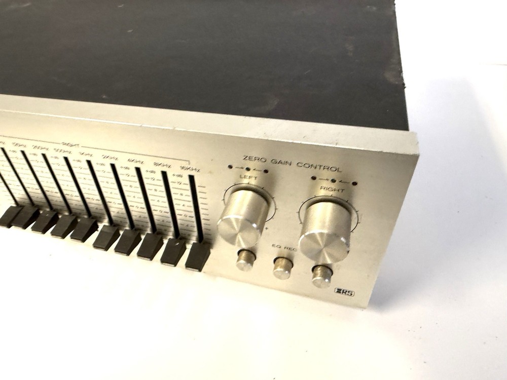 Realistc 31-2000 Wide Range Stereo Frequency Equalizer Silver Face