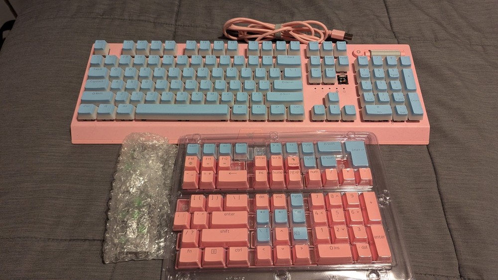 Razer Blackwidow V3 Quartz Pink Gamer Keyboard (Needs Switch Resoldered)!