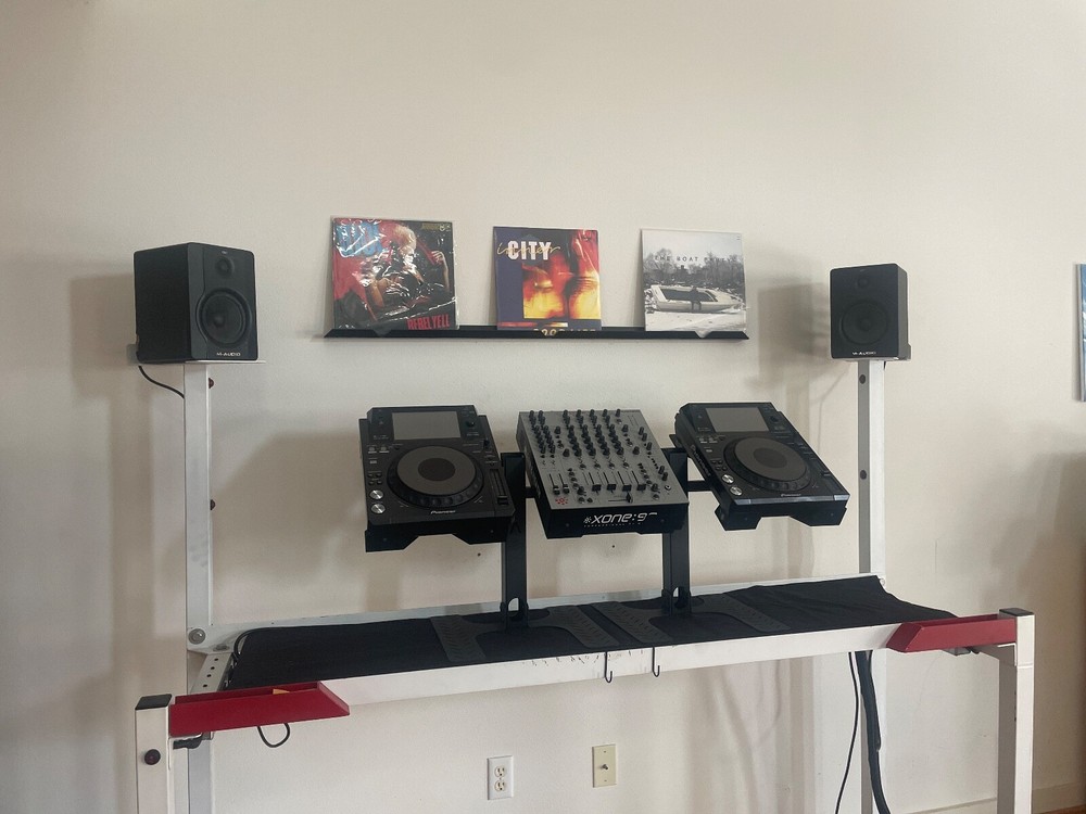 All-in-one Desktop DJ Workstation