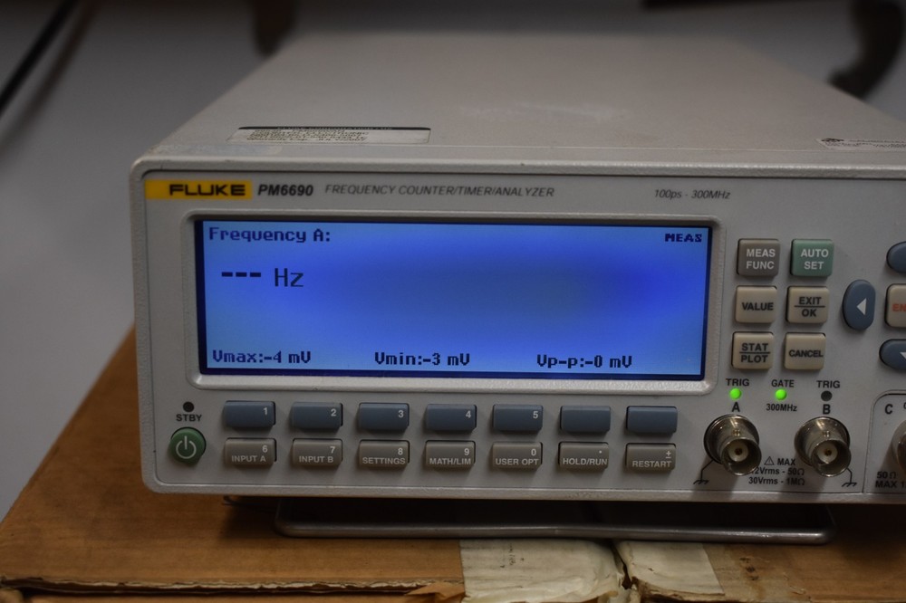 Fluke PM6690 2.7 GHz Frequency Counter