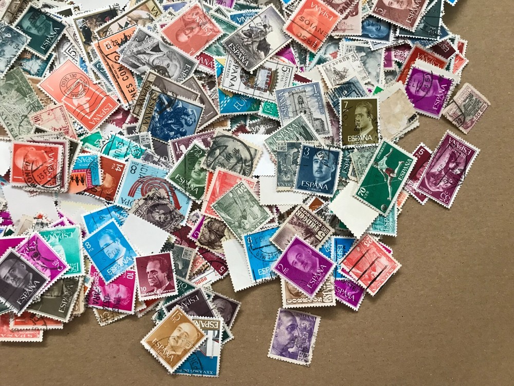 Spain stamps off paper 135 grams