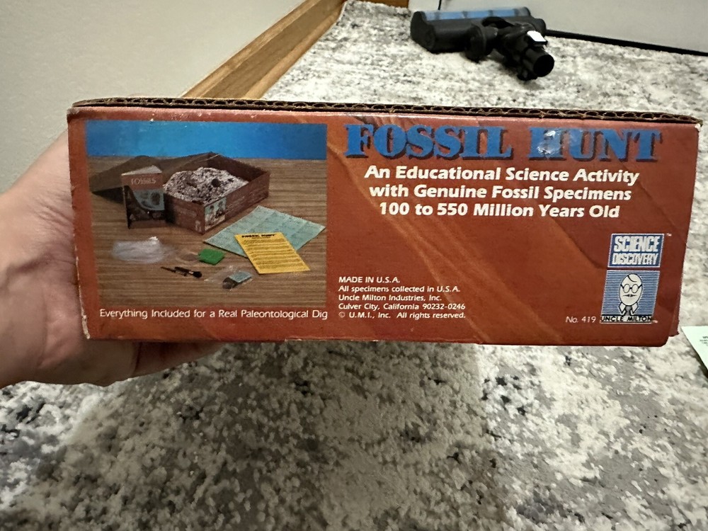 FOSSIL HUNT EDUCATIONAL SCIENCE ACTIVITY TOY BY UNCLE MILTON 1962