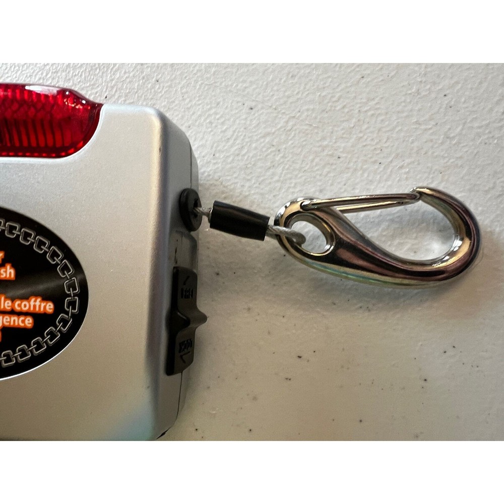 Ventage Avon Lighted Trunk Extender With Emergency Flash