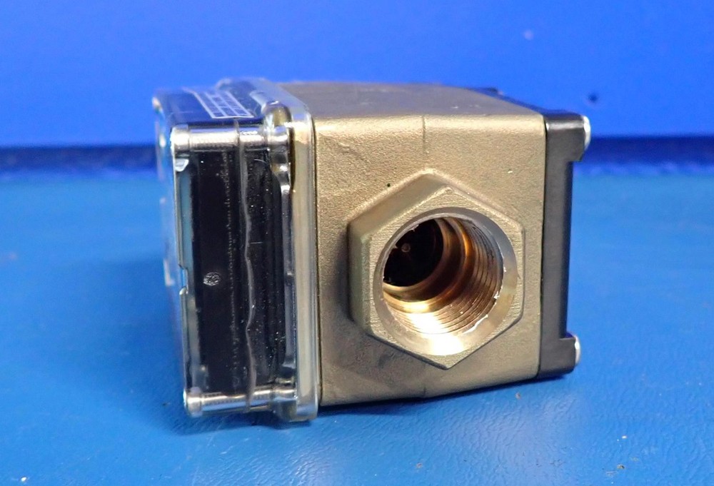 FLOMEC B05N 10GPM Flow Meter