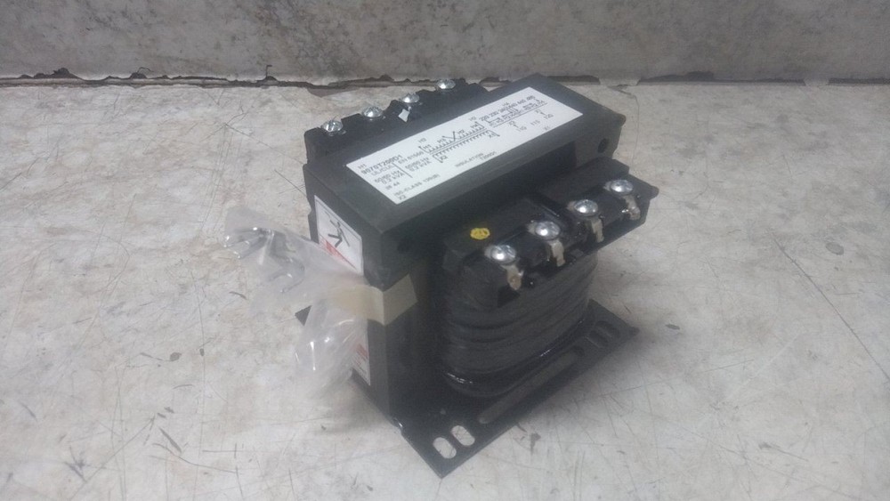 Square D 9070T200D1 240VAC; 480VAC Input 120VAC Output Control Transformer
