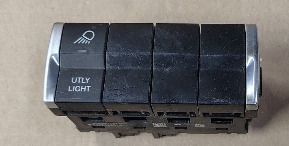 A06-90732-001 MODULE - MODULAR SWITCH FIELD, 4 SWITCH RECEPTACLE, CHROME, P4