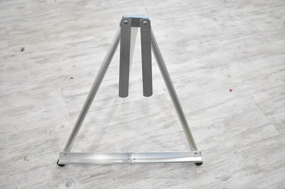 UNBRANDED ALUMINUM EASEL 18.5" LEGS, 16" BASE WIDTH