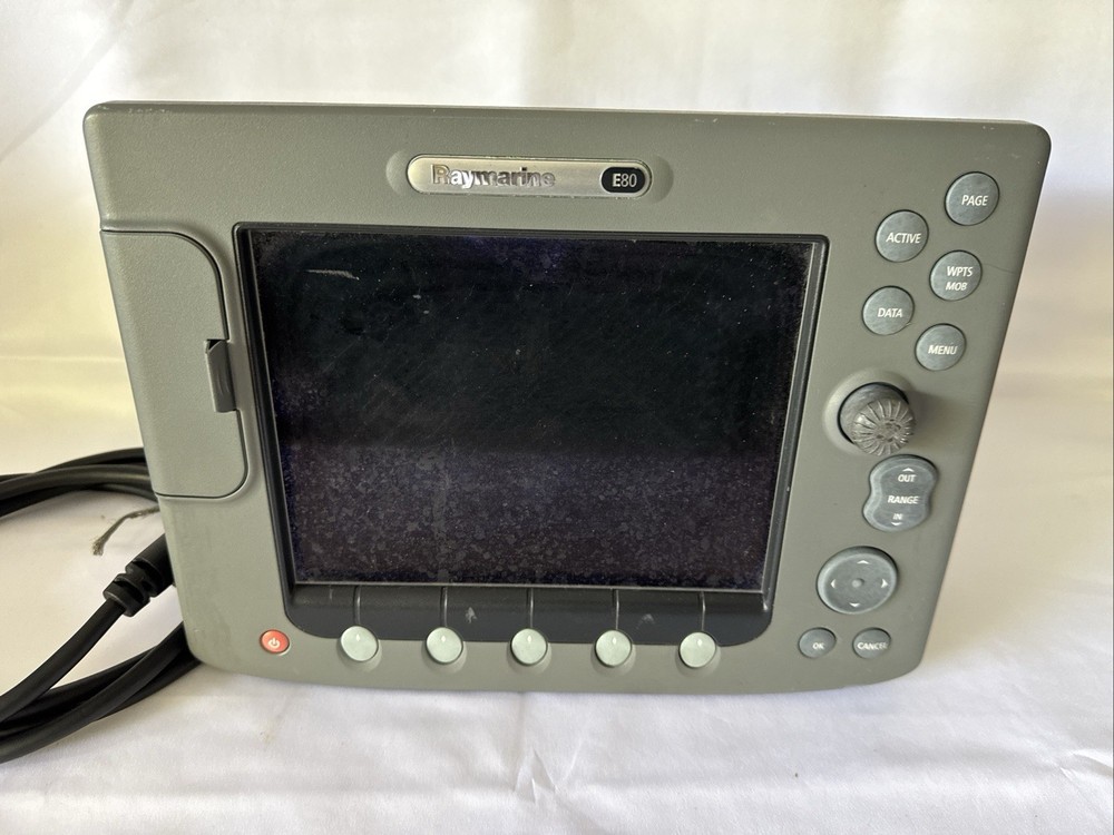 Raymarine E80 E02011 MFD Chartplotter Fishfinder Radar