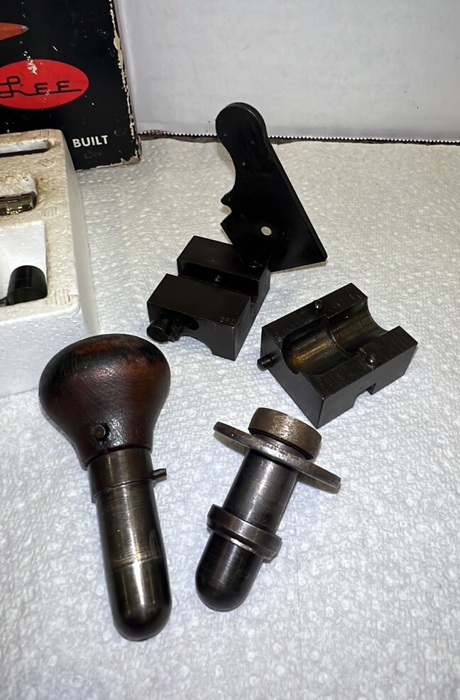 Vintage Lee Reloading Kit And Ideal Bullet Mold Single Cavity UNTESTED