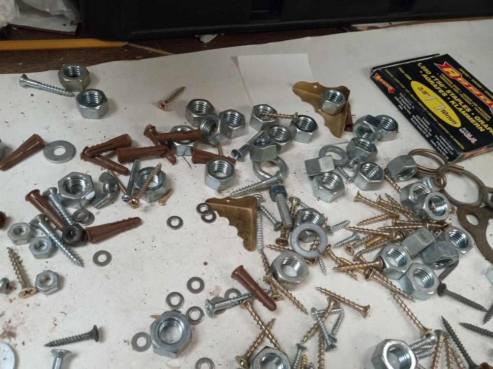 HUGE LOT MISCELLANEOS HARDWARE,ROUTER BITS,TAPPING BITS,NUTS, BOLTS,WASHERS ++++