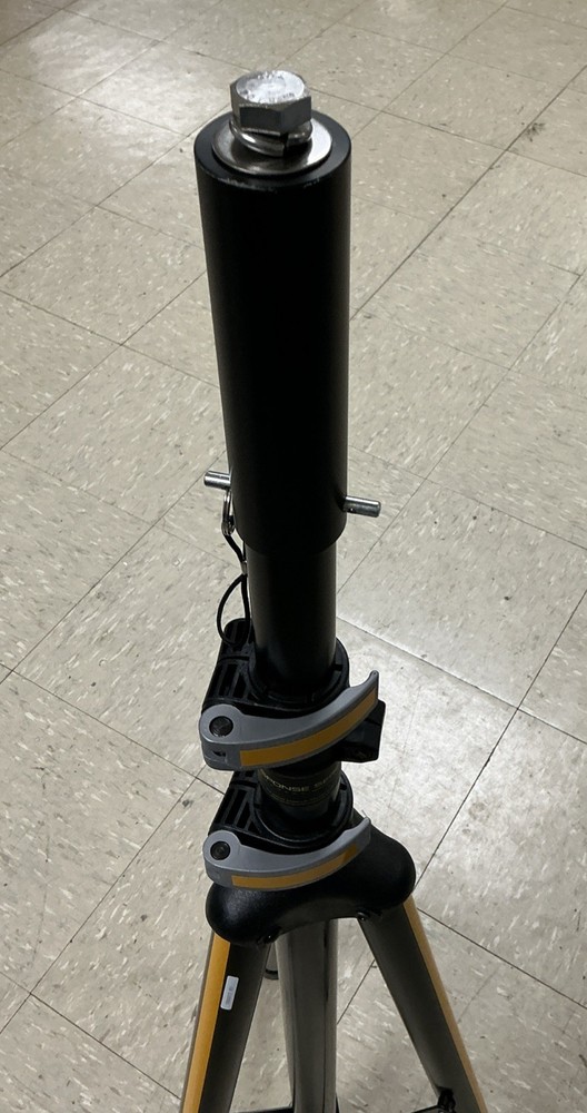 Chroma Communications Response Series Tripod 1000430173