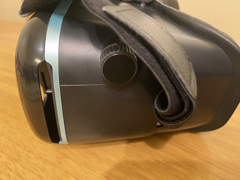 Utopia 360 Virtual Reality 3D VR Headset w Bluetooth remote Controller