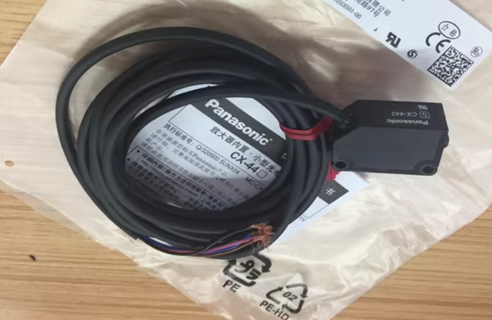 1PC New Panasonic Photoelectric Sensor  CX-443 #LL