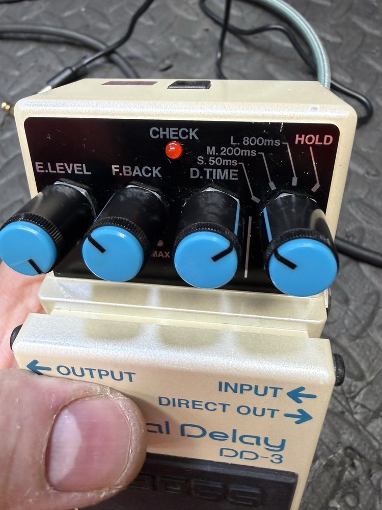 Boss DD-3 Digital Delay Electric Guitar Effect Pedal