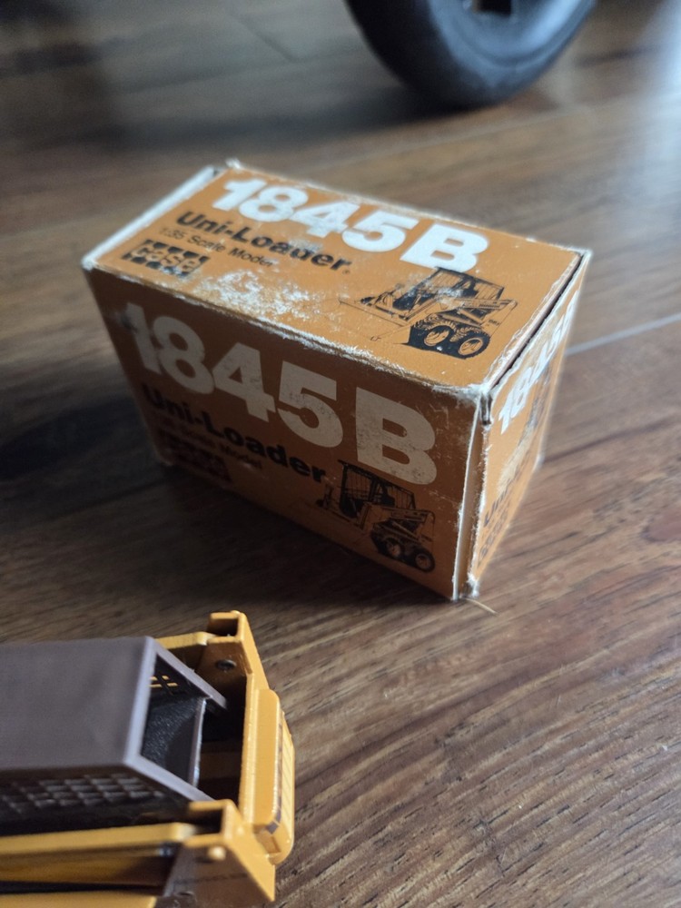 Case 1845B Model 1:35 Scale Uni-loader With Box