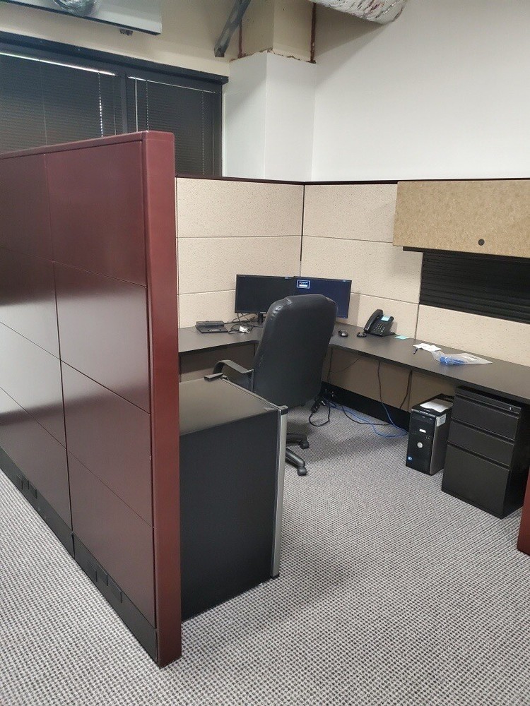 MAHOGANY WOOD OFFICE MODULAR CUBICLE STATIONS SUPER NICE & CLEAN!