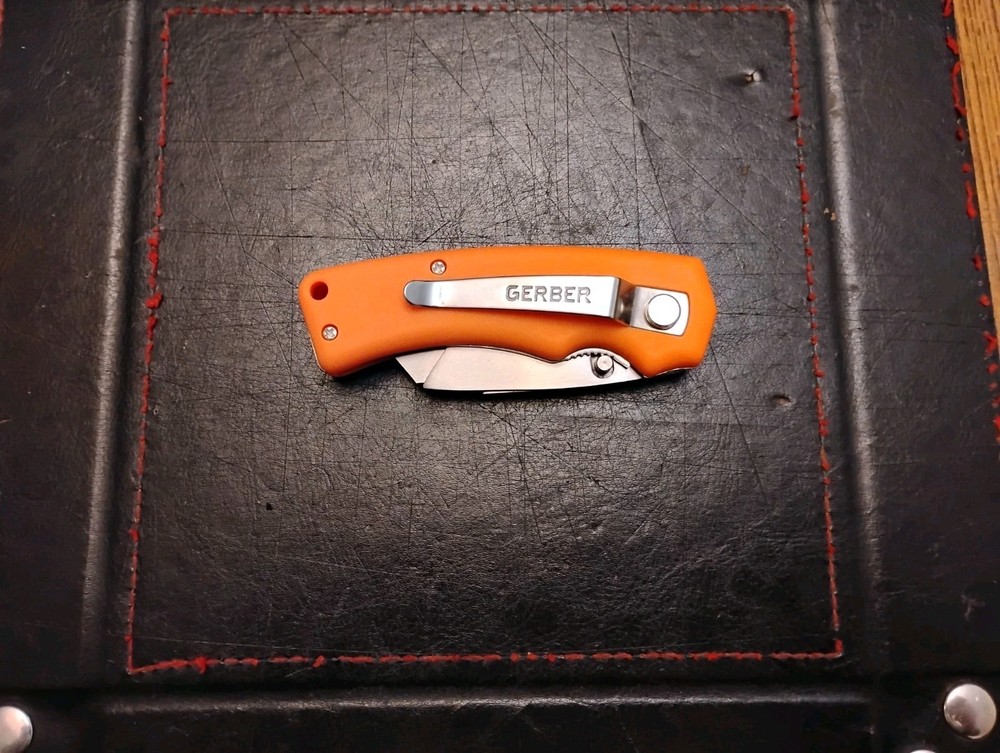 Gerber Edge Utility Knife TacHide Rubber Handle Liner Lock Thumb Stud Open