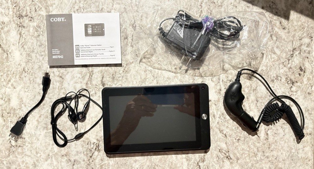 Coby Kyros MID7042-4 7" Android Tablet w/ Box Accessories WORKS Screen Line
