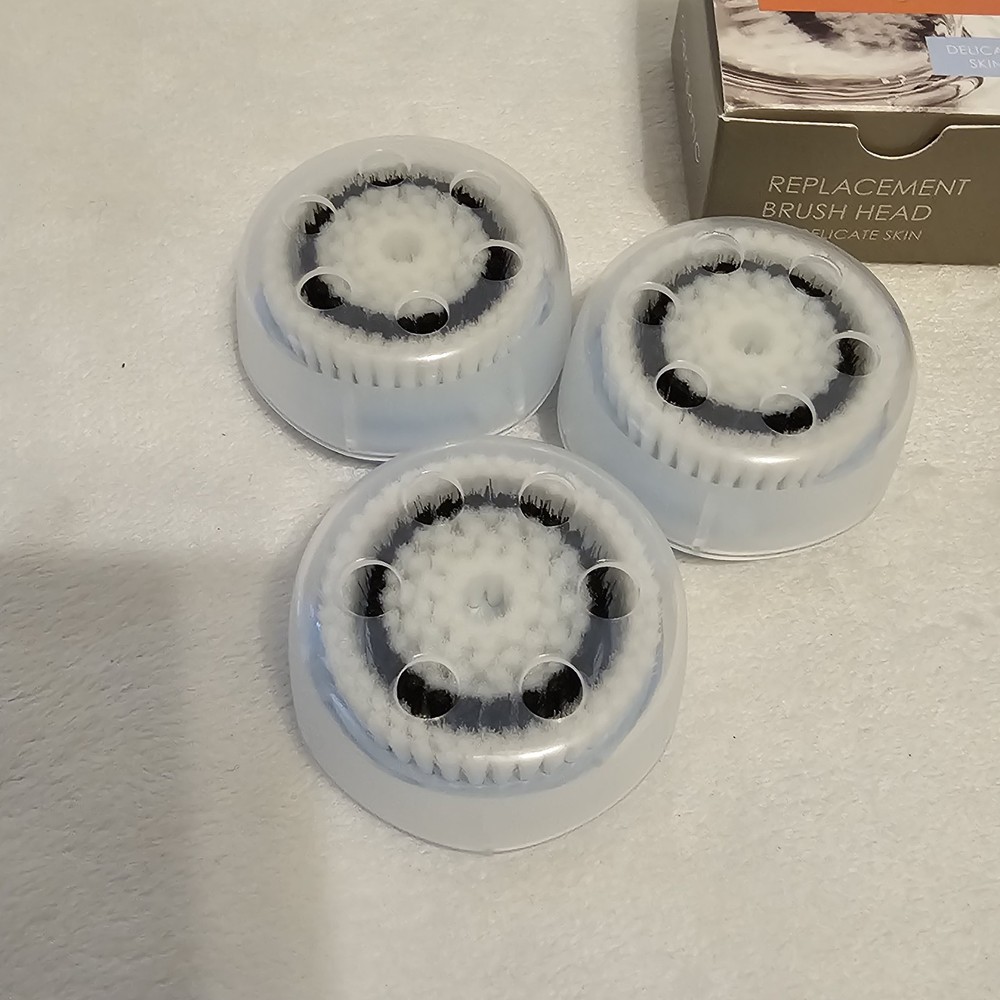 Clarisonic Classic Replacement Brush Head Lot. 4 For Delicate. 1 For Normal. NEW