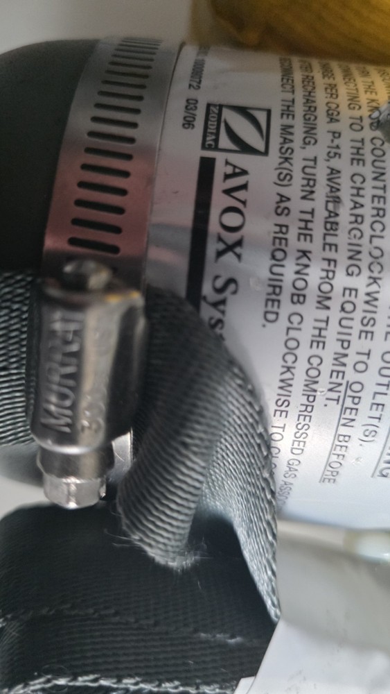 SCOTT 5500-A1U-BF25A - PORTABLE OXYGEN UNIT + OXY MASK -AVOX SYSTEMS