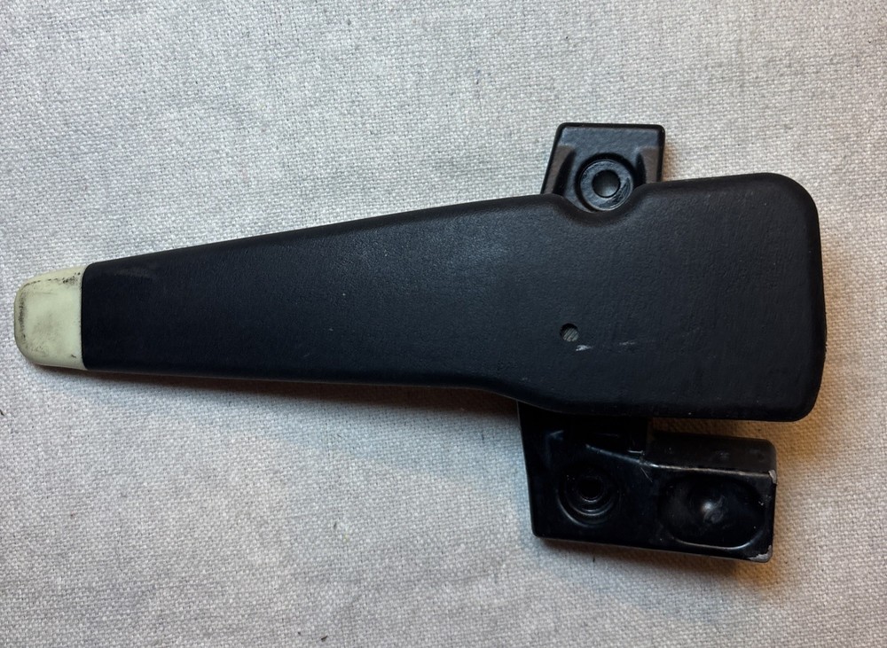 02-13 AVALANCHE ESCALADE LEFT DRIVER SIDE BED COVER HANDLE LATCH OEM
