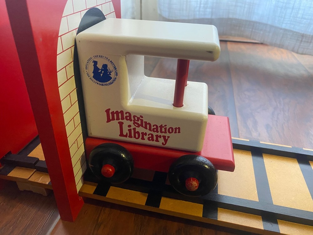 Dolly Partons Imagination Library Wooden Train Bookends/Bookshelf