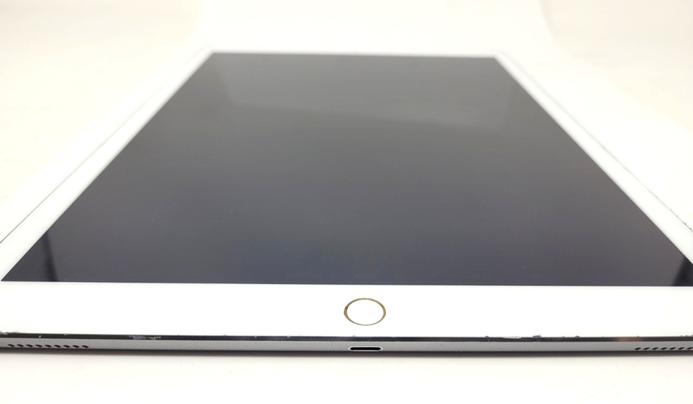 Apple iPad Pro 12.9" (A1652) Silver Unlocked B+ (SCREEN NOT WORKING)