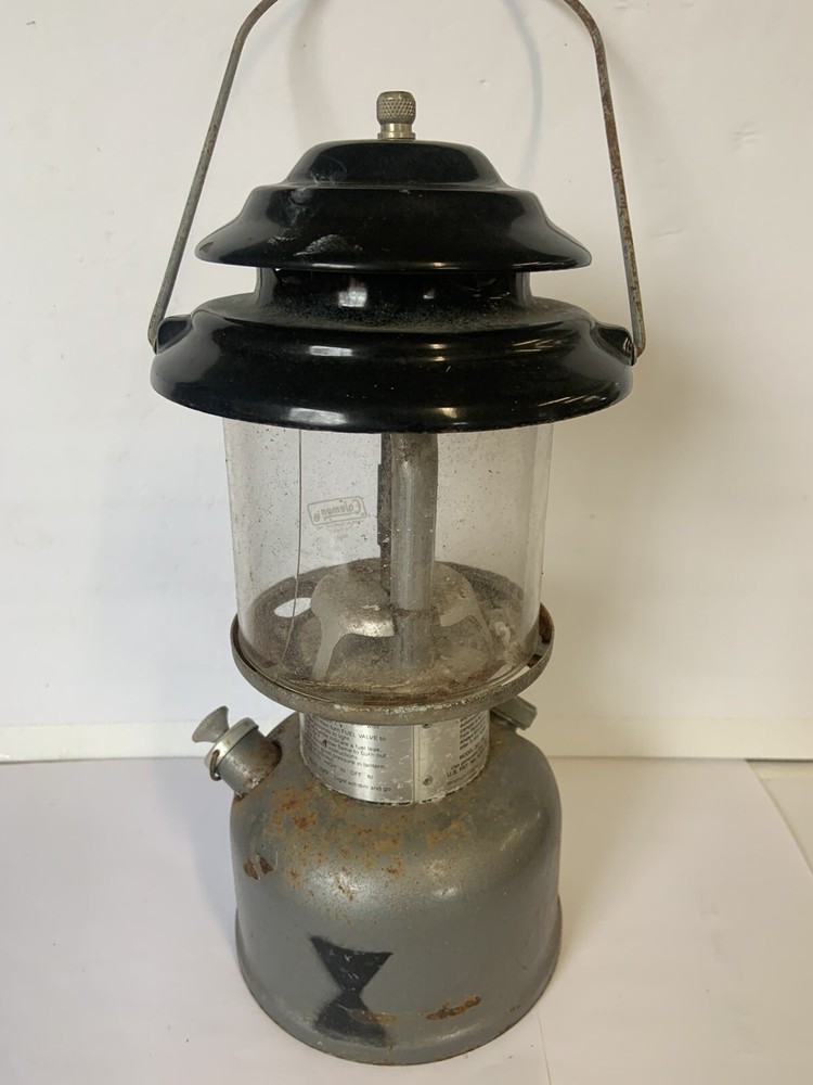 Vintage Coleman Two Mantle Unleaded 2 Lantern Model