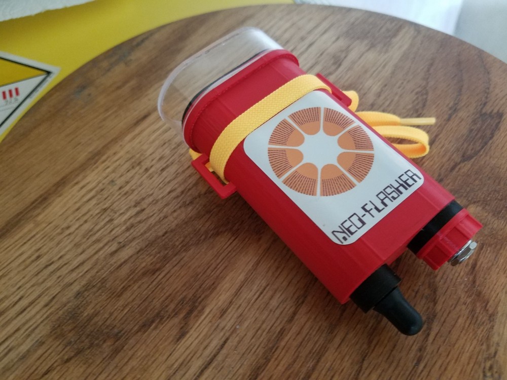 NEO FLASHER Strobe Light Replica perfect for use with Jaws Barrel display
