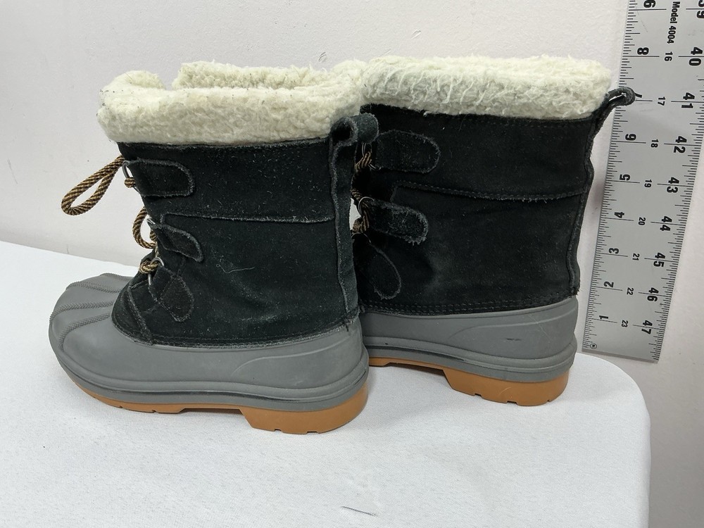 Boys Excellent Condition Cat & Jack Thermolite Duck Boots Size 2 Multicolor