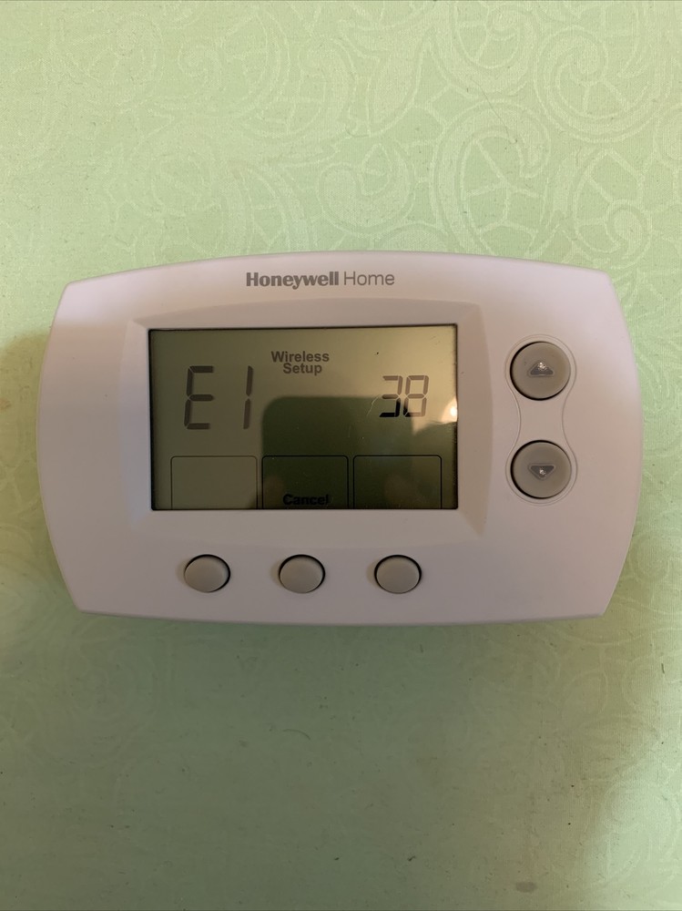 Honeywell YTH5320R1025 Wireless Non-Programmable FocusPRO Kit with Wireless Adap