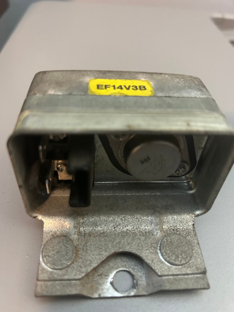 Bosch 0192062007 voltage regulator.