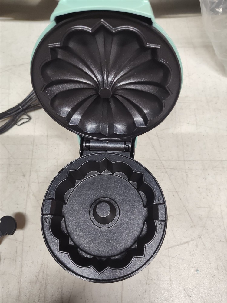 Dash Mini Bundt Cake Maker - New