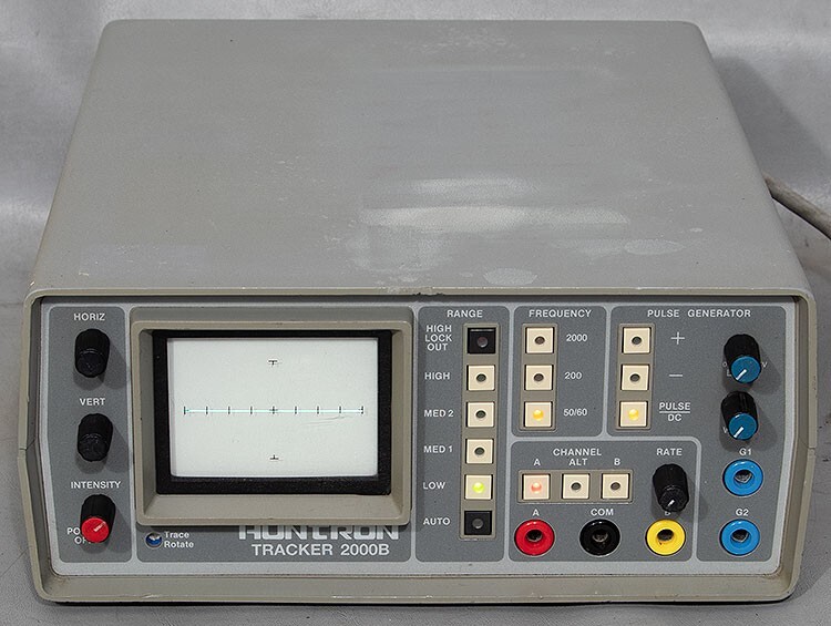 Huntron Tracker 2000 Pulse Generator/Signal Tracer/PCB & Component Checker 2000B