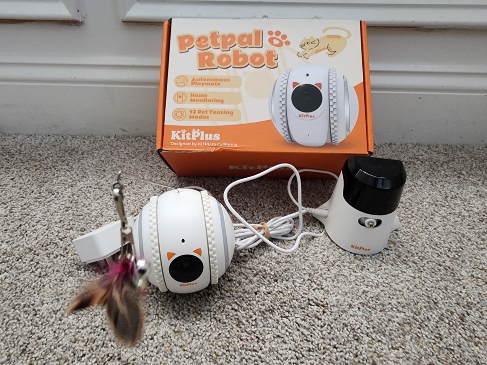 KITPLUS Pet Camera robot for Dog and Cat Self-Charging Smart Automatic Feeder