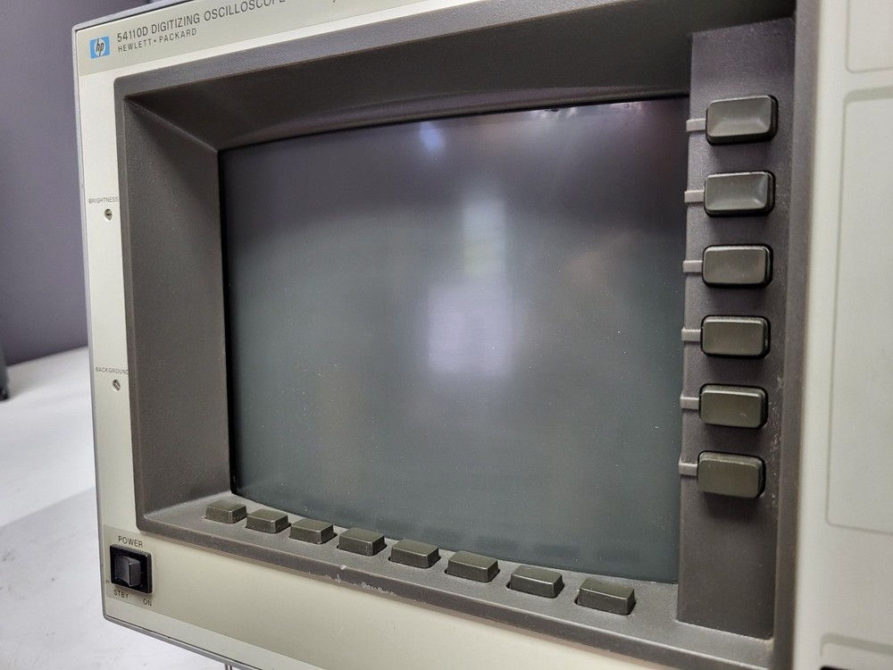 Hewlett-Packard 54110D Digitizing Oscilloscope Parts (Powers On, Untested)