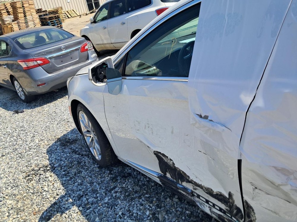 XTS 2016 Glove Box 4793943