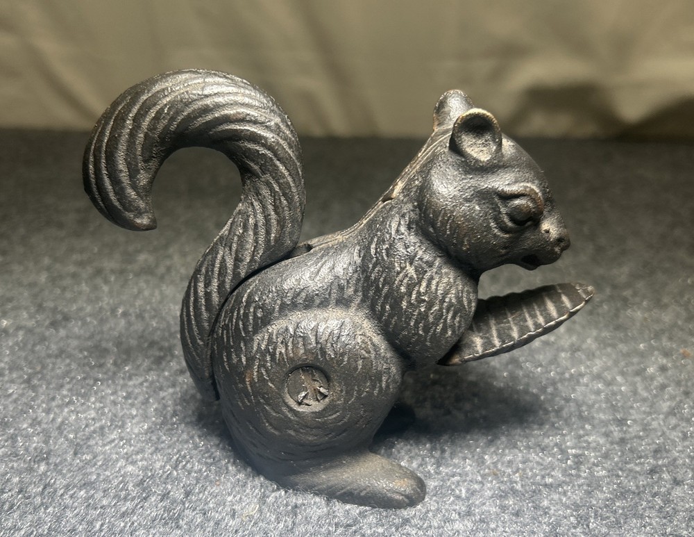 Vintage Black Cast Iron Squirrel NutCracker Load the Nut Tail Arm Lever Heavy 4"