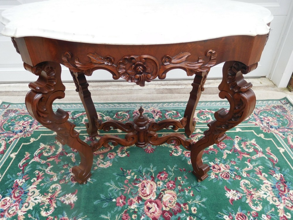 FANCY VICTORIAN PRUDENT MALLARD TABLE & CHAIRS