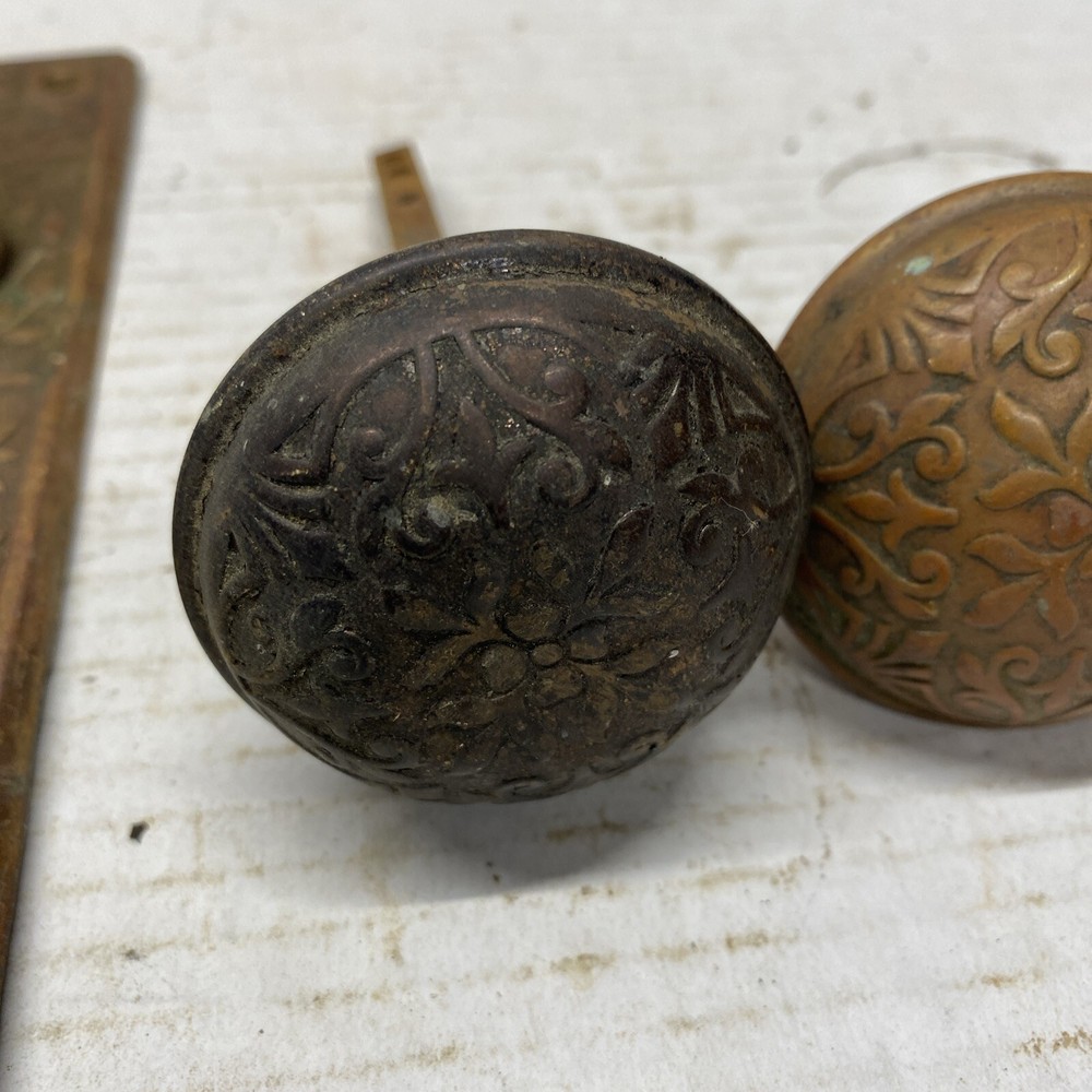 Antique Victorian Door Knobs & Lock Leaf Pattern TP-02