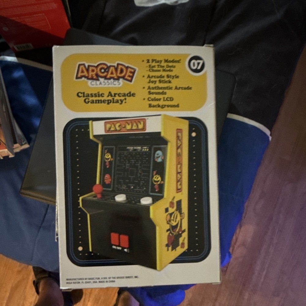 Basic Fun Pac-Man Mini Arcade Machine with Color Screen Reproduction