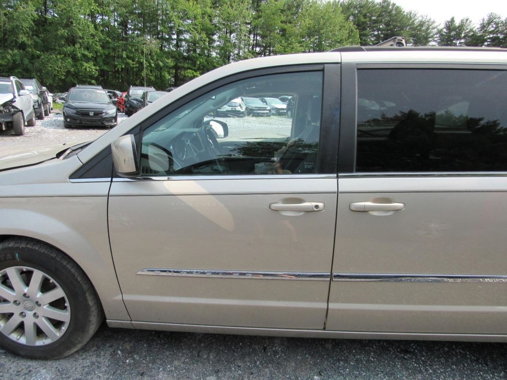 TOWN COUN 2015 Glove Box 1051346