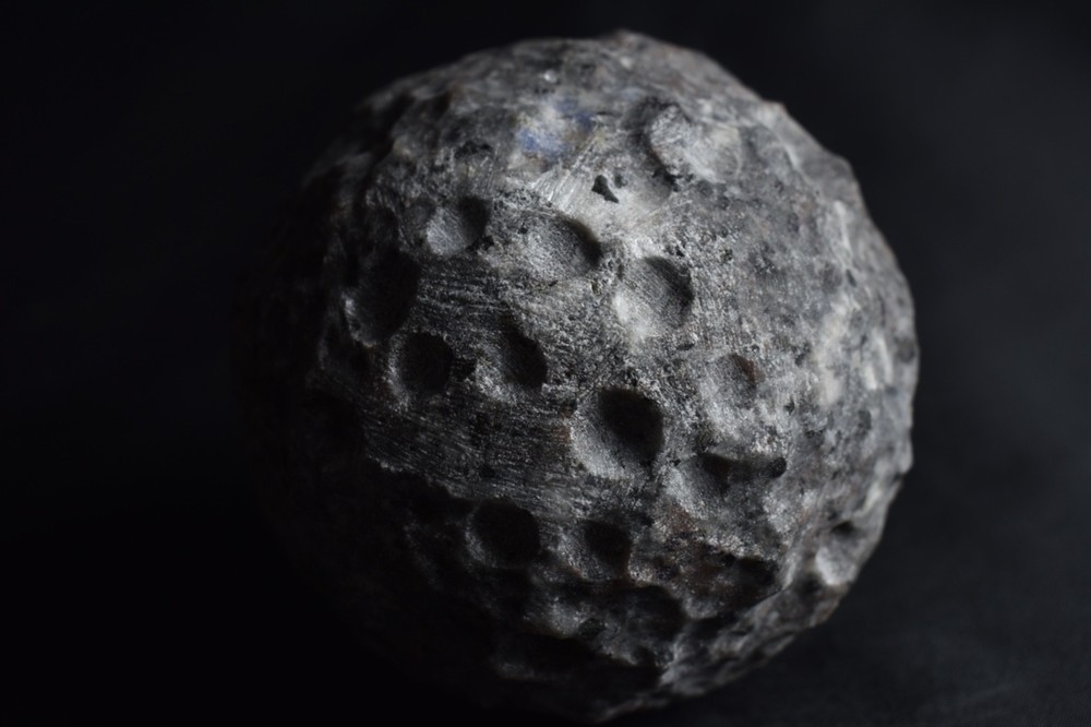 4" Yooperlite Moon Sphere – 2.6 lb UV Reactive Glow Crystal