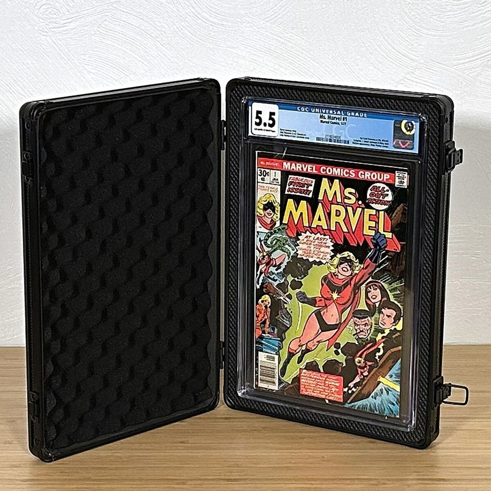 (1) BCW Small Graded Lock Case - For Graded Comics - Single  Latching Case